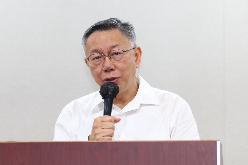 民眾黨主席柯文哲涉京華城案，經連日偵訊及開庭，法官2日認定柯文哲犯罪嫌疑不重大，裁定無保請回。（中央社提供）