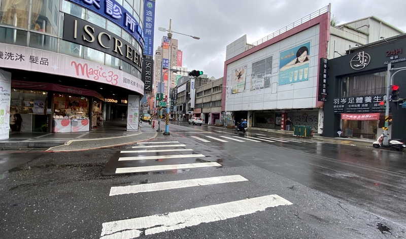 圖為板橋府中商圈一帶。（ 中央社記者黃旭昇新北市攝）