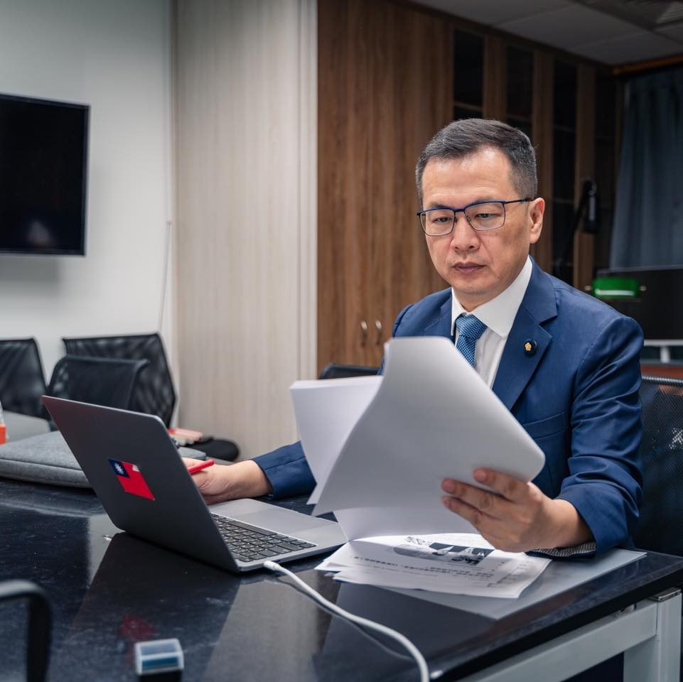 國民黨立委羅智強在臉書發文批評，大法官踐踏八成反對廢除死刑的民意，宣布實質廢死就是違憲。（圖擷取羅智強臉書）