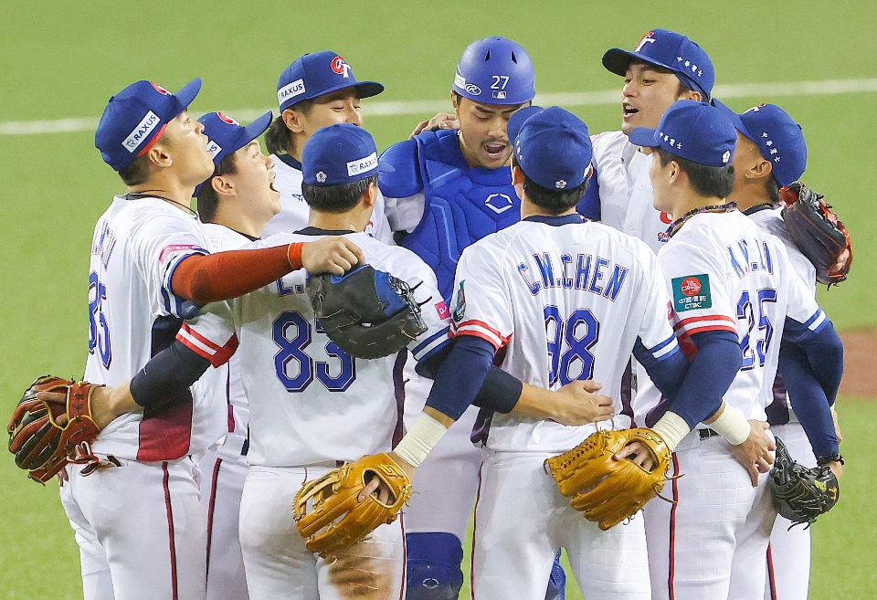 台灣隊慶祝得勝。中央社提供。