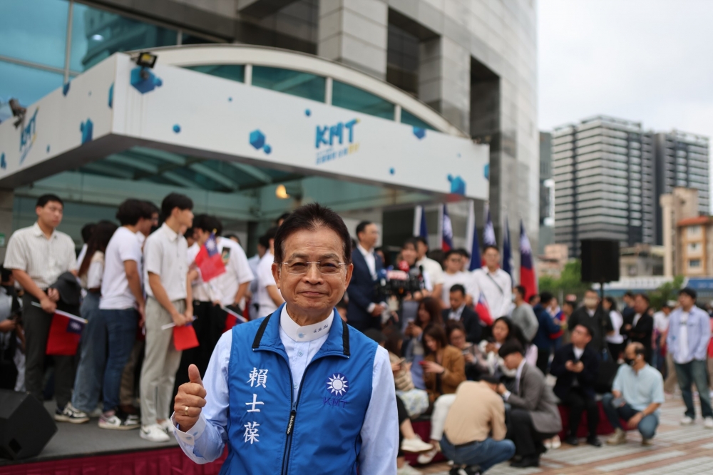 國民黨立委賴士葆今天表示，國民黨立院黨團大會決議，全面開戰，罷免民進黨38席區域立委，預計分階段進行。（圖擷取自賴士葆臉書）