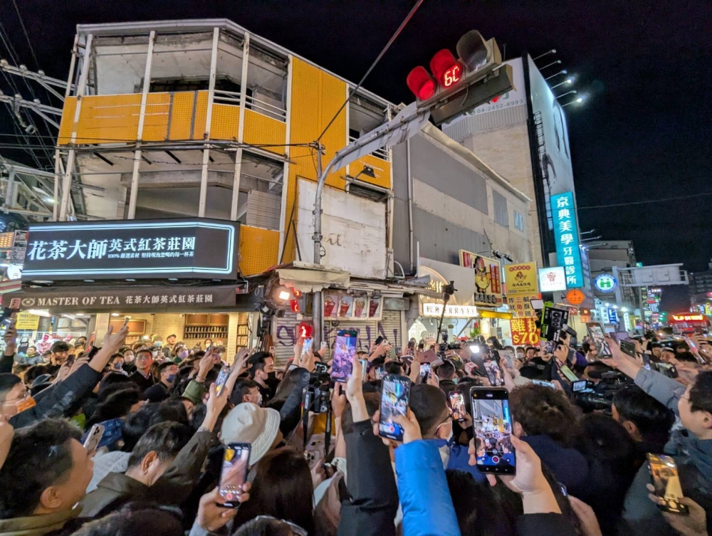 逢甲夜市塞爆。圖／中央社