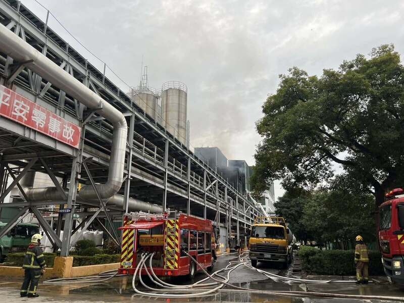 遠東新世紀新埔廠火警飄異味。圖／中央社