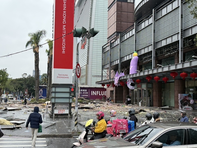 台中市新光三越疑似氣爆。圖／中央社