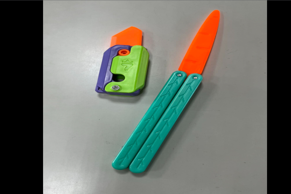 小學生之間流行「蘿蔔刀」入校園 國小老師：讓學生釐清觀念，禁止非治本之道