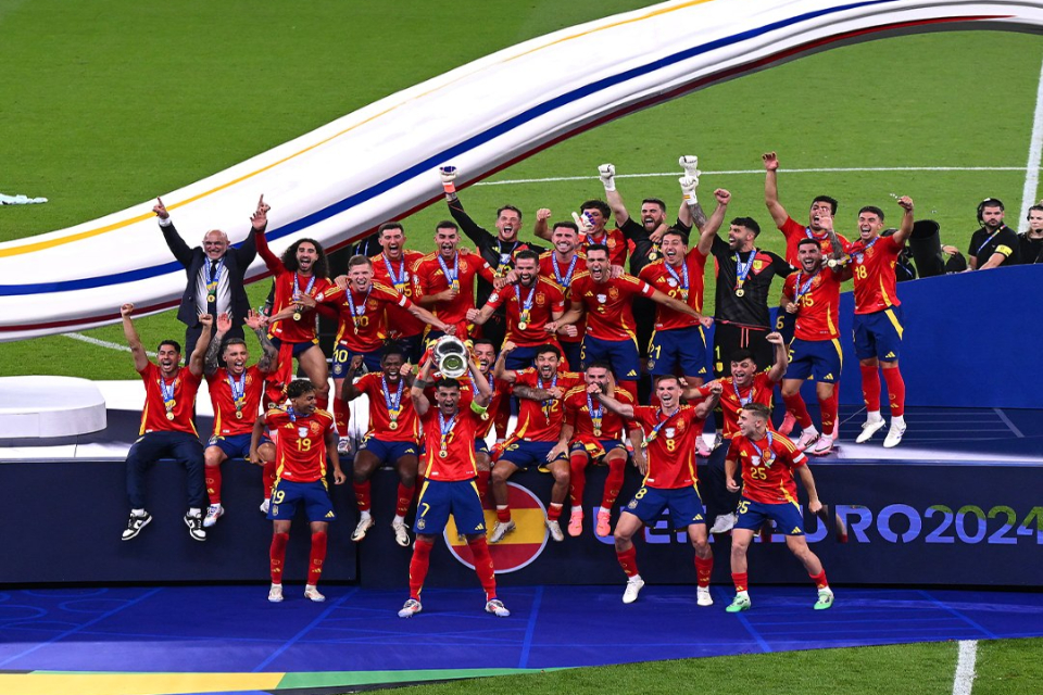 西班牙2比1踢下英格蘭 睽違12年歐國盃第4度封王寫歷史