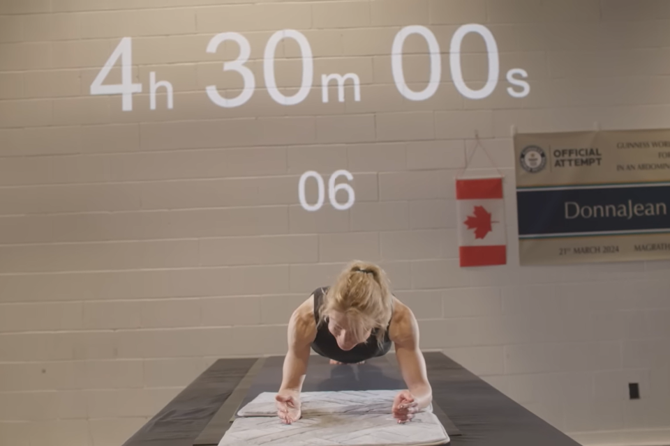 58歲加拿大女性棒式撐「4小時30分」 打破金氏世界紀錄