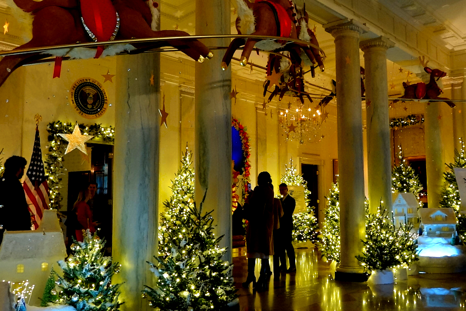 美國白宮慶耶誕 小火車、飛天馴鹿邀10萬訪客重拾童心