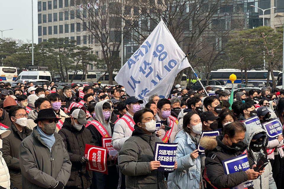 韓國醫師罷工爆「獵巫肉搜」！醫無奈：不敢回醫院