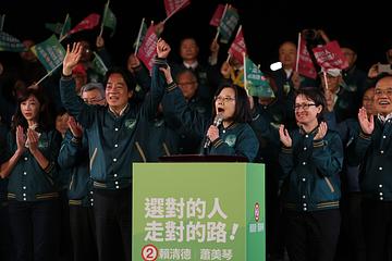 感謝台灣人民給民進黨8年 蔡英文籲挺賴：再信我一次