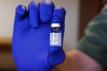 新冠疫苗需求降溫 輝瑞下修明年財測、股價創十年新低