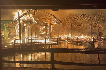 芭達雅「水上市場」嚴重大火！攤販急跳水、損失逾4500萬