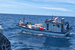 「三無船」又來！中國漁船澎湖越界拒檢 海巡押回裁罰