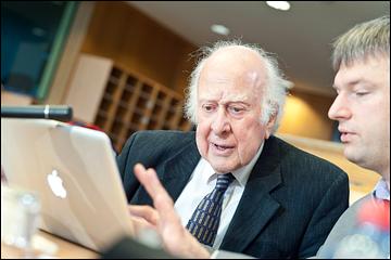 提出「上帝粒子」理論 諾貝爾獎得主希格斯辭世享年94歲