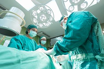 瑞士患者動腿部手術 只靠催眠「全程沒麻醉」醫生驚奇