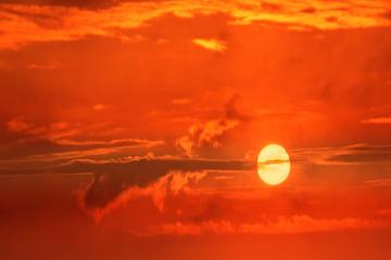 迎接2024 氣象署公布跨年最晚日落、元旦第一道曙光在蘭嶼 