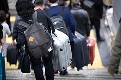 日本首例！中國女留學生在路上騎電動行李箱 被依「無照駕駛」送辦