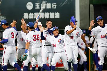 U18世界盃台灣惜敗日本獲亞軍 「國防部長」祝賀：令人感動的一晚